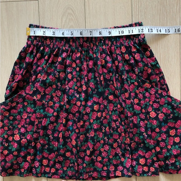 Zara Trafaluc Rose Print Pocket Mini Skirt Size M - Picture 2 of 9